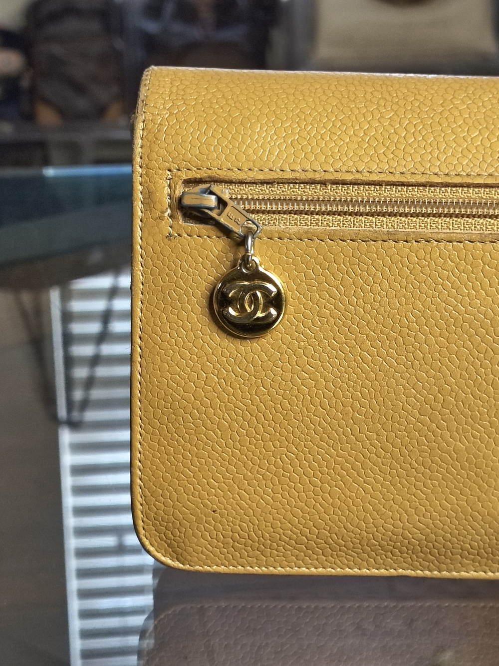 🔹Authentic Vintage Timeless Chanel Rare Mustard Caviar CC Clutch Made In France - Picture 6 of 9